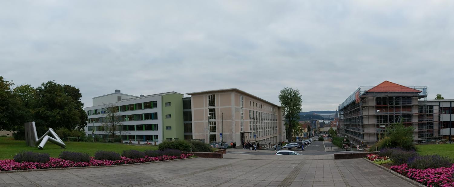 BBS II und rechts Albert-Schweitzer-Gymnasium